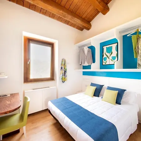 Agrirelais Collelago Farm stay Massignano