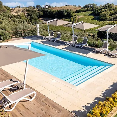 Agrirelais Collelago Farm stay Massignano
